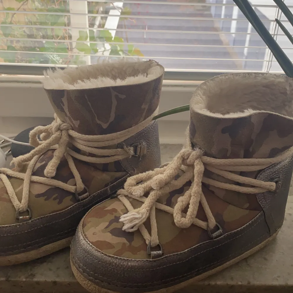 Inuikii världens skönaste vinterskor!!! köper för har ett annat par jag använder mer:). Skor.
