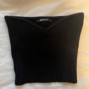 Tubtopp  - Slutsåld topp från Gina i storlek S, passar även xs. Använd 1 gång så i väldigt bra skick! Säljer då den inte kommer till användning, köparen står för frakt❤️‍🔥❤️‍🔥