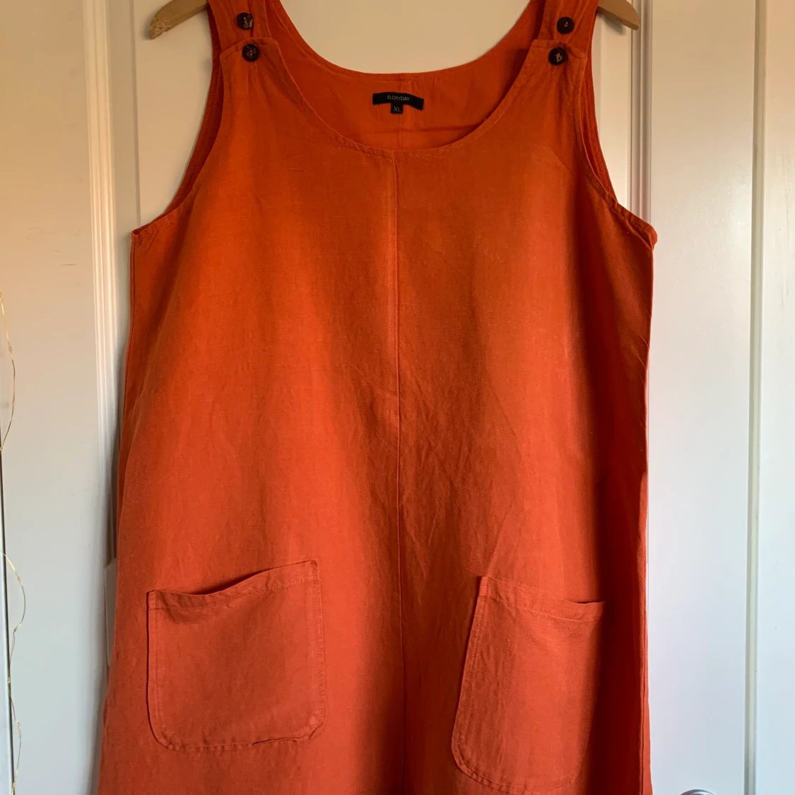 Orange babydollklänning vintagestil