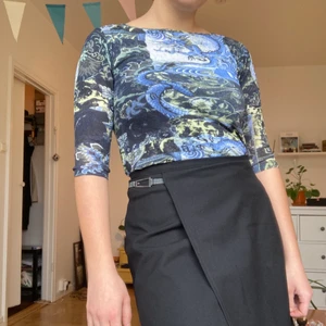 Mönstrad vintage topp - Ball mönstrad mesh-topp köpt secondhand! Passar XS-S