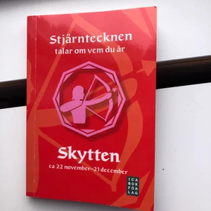 Skytt bok  - Säljer min bok som handlar om det astrologiska tecknet skytt ( född 22 november- 21 december). Den är väligt bra för alla som själva är skyttar att lära känna sig själva lite djupare, men absolut också för människor som står nära en skytt för att få mer förståelse. 💗😽