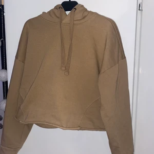 Ljusbrun croppad hoodie  - Från lager 157, använd ca 2 gånger. 
