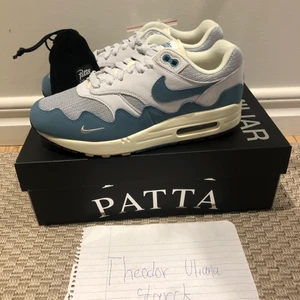 Air Max 1 x Patta noise aqua EU 40 - Air Max 1 x Patta noise aqua (with bracelet) 2500 all in. EU 40. Självklart oanvända  Kan mötas i Stockholm eller frakta. Pris kan diskuteras vid snabb affär😄