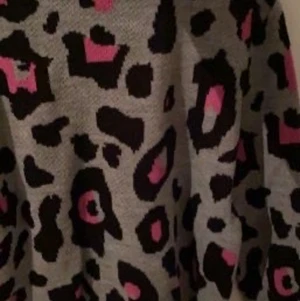 Stickad tröja - Stickad tröja från okänd märke, knappt använd. Köpt förra året, frakt ingår ej