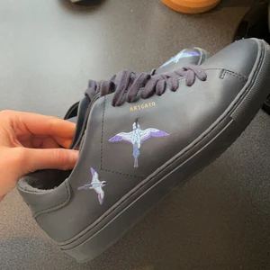 Axel arigato skor - Sneakers från Axel arigato. Använda 3 gånger. Storlek 40. Mycket bra skicka 