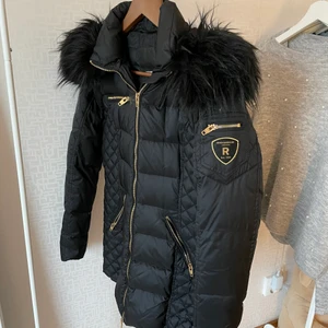 Rock and blue jacka - Absolut nyskick, knappt använd. Storlek 34. Nypris: 2100 kr Fler bilder kan skickas på begäran. Finns i Bromma