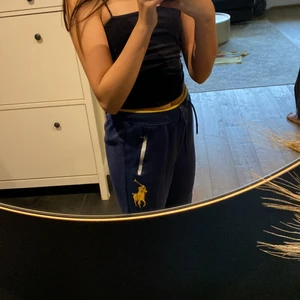 Vet inte  - Har aldrig använt! Samma sak, skickar och jag kan möta upp i Järfälla! Tvättas innan, super skön och är bra till vintern! Både för killar och tjejer! 