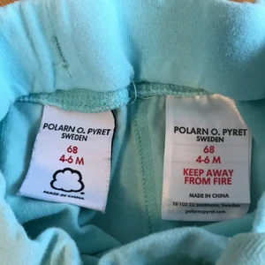 PoP byxor - Storlek 68, men passar även 74. Lite nopprig