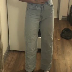 Levi’s jeans storlek 26 - Jeansen har krympt lite i tvätten och sitter nu lite Tightare runt rumpan. 