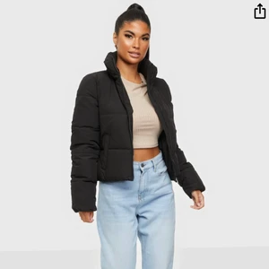 Nelly puff jacka  - Köpt från Nelly förra vintern, använd fåtal gånger säljes pga för liten tyvärr:( kontakta mig för fler bilder eller information 💓