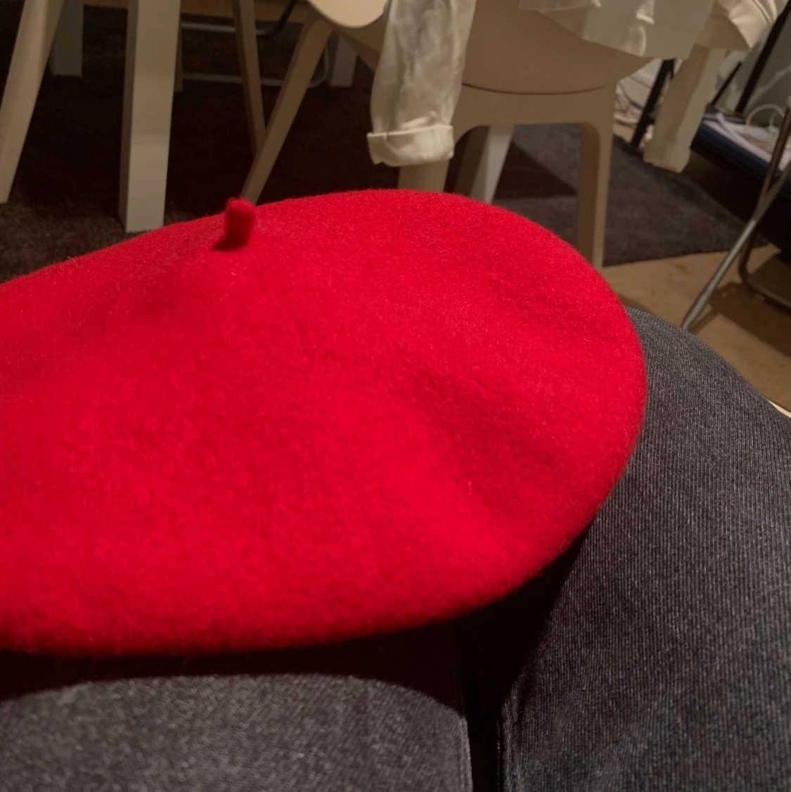 Röd basker, 100% ull - 90