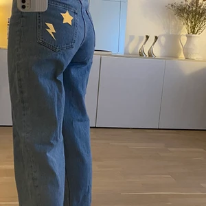 Påstrykbara reflexer - Snygga reflexer som du kan stryka på vilket plagg som helst! Slipp att tappa bort din reflex och gör dig säkrare i trafiken. Finns också som hjärta och smiley, för mer information se vår hemsida eller Instagram ⚡️