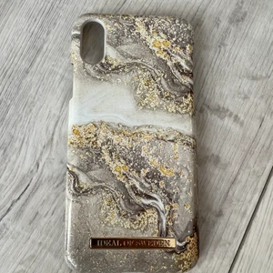 Mobilskal  - Jag säljer ett jätte fint ideal of Sweden skal. Jag säljer pgr av att jag har en ny mobil. Nästan helt nytt! Frakten är inräknad i priset:)