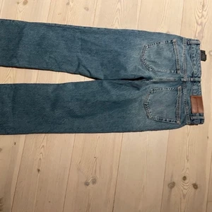 Zara jeans midrise - Säljer helt nya & slutsålda zara midrise jeans. Nypris 400, säljer för 290 + frakt 🖤