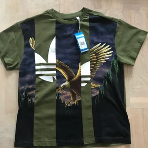 Adidas originals x Dry Clean Only tshirt - Helt ny T-shirt med prislapp kvar. 