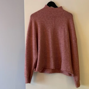 Stickad tröja 🥰 - Stickad tröja från NA-KD!! 70kr, köparen står för frakten 🥰 Storlek S