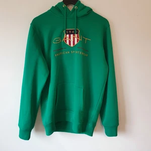 Gant Hoodie - Helt oanvänd. Storlek L men passar S-L. Mitt pris 300 kr