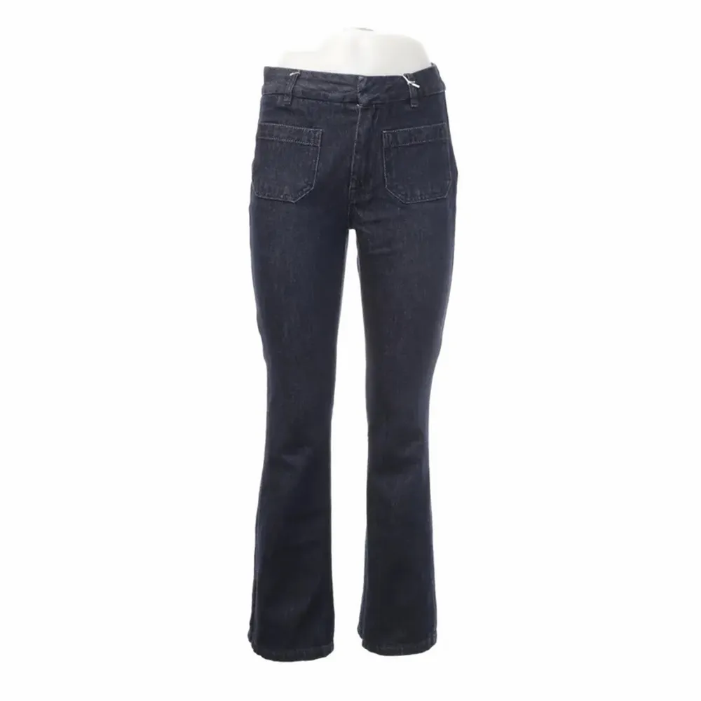 Midrise jeans från sellpy. Midjemått 68 cm. Jeans & Byxor.