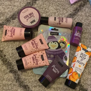Skönhetsprodukter  - Olika krämer schampon och balsam och ansiktsmasker alla kostar 10kr eller under alla tillsammans kostar 35 men frakten blir dyr då frakt räknas privat beroende på vad du vill ha oavsett frakten här 