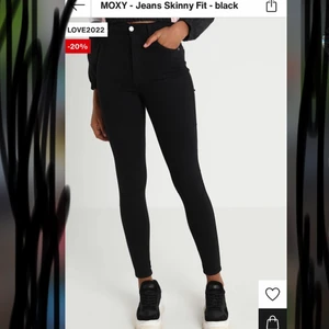 Jeans - Köpte för ca 6 månader sedan och bara använt några gånger. Inga skador eller fel. Storlek M men Passar bättre på S