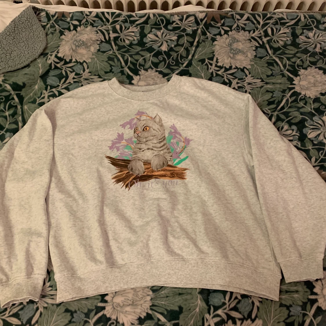 Ljusgrå Crewneck från Monki stl. M - 90