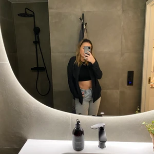 Blus  - Jätte fin svart blus selected femme, man kan både ha den knäppt och öppen. 