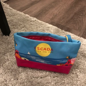 Necessär - Necessär från Escada, använd en gång💗