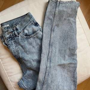 Jeans från Junkyard i storlek S! Frakt 66kr och då är paketet spårbart ❤️