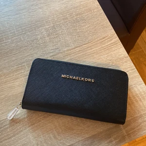 Plånbok  - Säljer min mk plånbok som inte används mer 💕