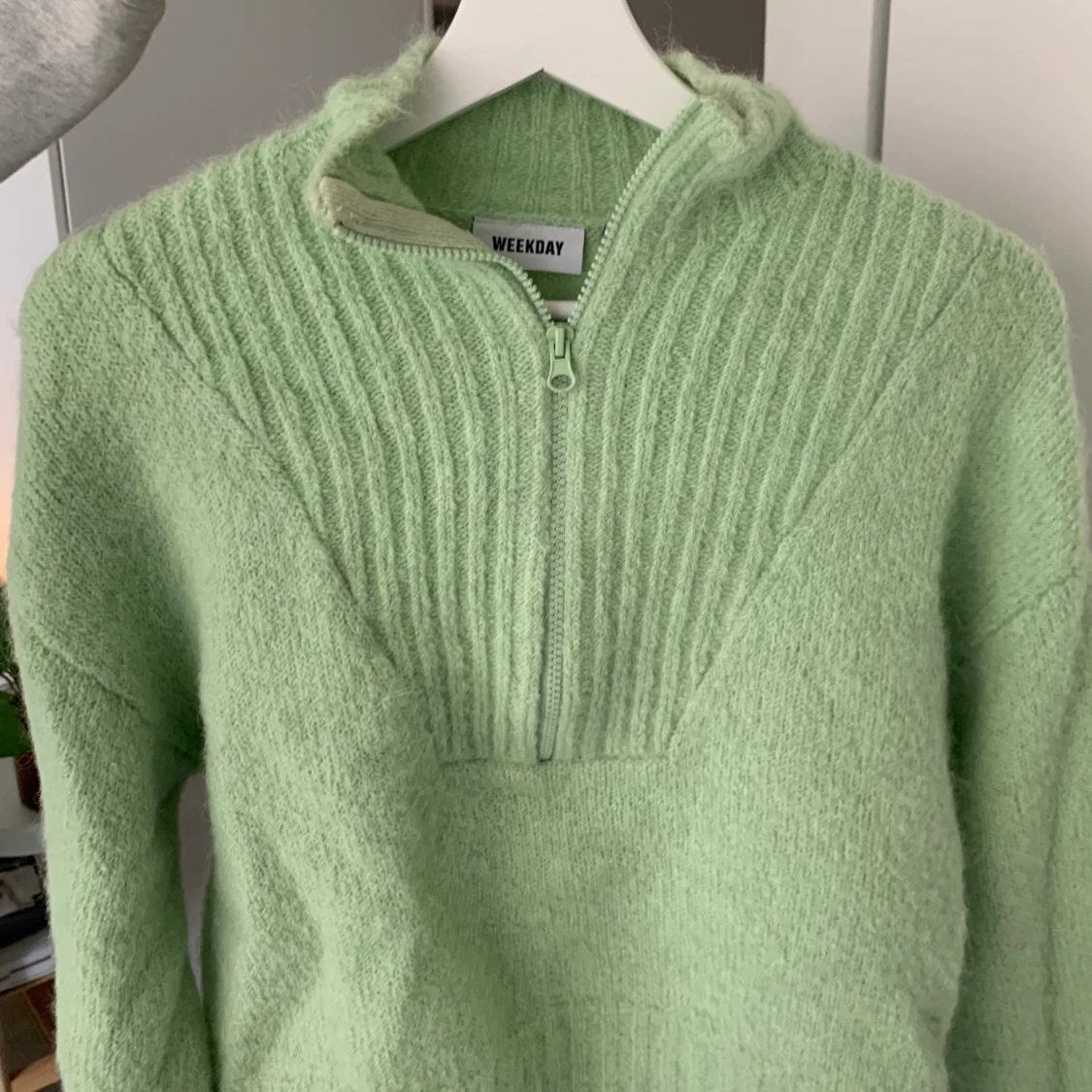 Stickad grön tröja från Weekday strl S - 91