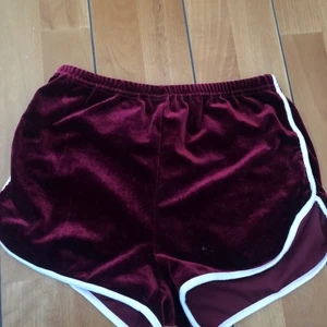 Pyjamasshorts  - Pyjamasshorts från shein❤️ köpte förra året, använda typ 5 gånger❣️ fint skick!