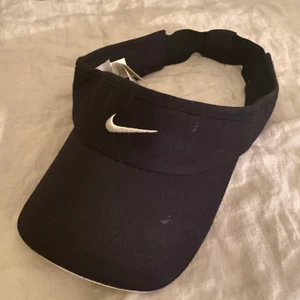 Nike keps  - En cool Nike keps som är köpt second-hand! Kepsen har inga defekter. Läs gärna mina villkor innan köp! 🧚🏼💓🧚🏼