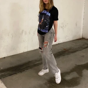 pop smoke tisha - säljer nu min ascoola pop smoke t-shirt!! är en sucker för denhär typen av tishor så denna gobiten hinner tyvärr inte komma till användning💕💕💕 (budgivning avslutas 9/2 20:00!!)