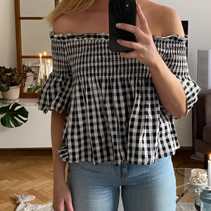 Topp - Bra skick, använd fåtal gånger. Köpt från bikbok🌼🌸🌺