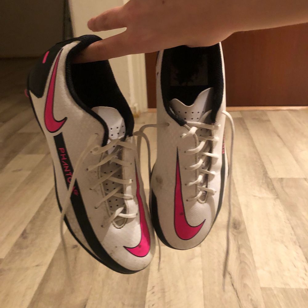 Nike fotbollsskor för tjejer | Plick Second Hand