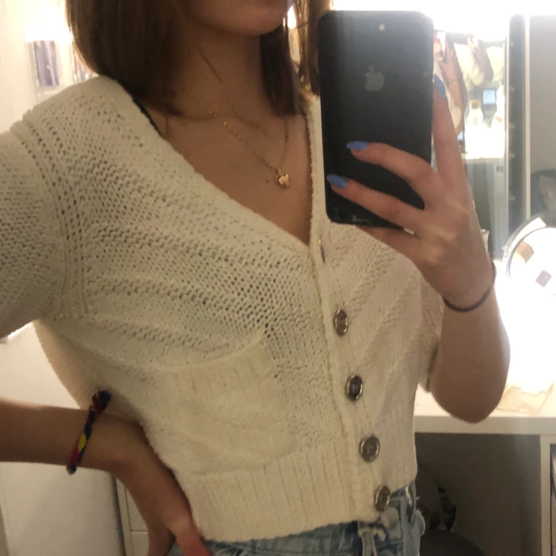 Fin stickad vit tröja med silverknappar - 90