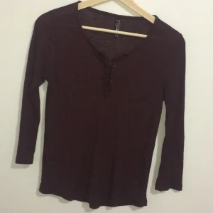 Tröja - En basic fin tröja som passar till skolan eller till jobbet 