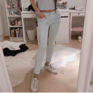 💙 baby blå cubus byxor 💙 - säljer dessa par cubus byxor då de är storlek 158 och ålder 13 😂 de passar faktiskt fortfarande mig din är XS, men de börjar bli små 😂 frakt tillkommmer! kontakta vid frågor! 💌 