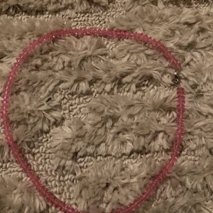 Halsband  - Fint neon rosa halsband! Frakt är 13 kr.💞💞
