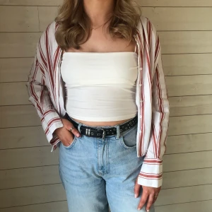 Skjorta - Skjorta Färg: vit/röd Fler bilder? Kontakta oss!