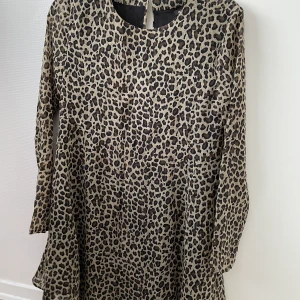 Leopard dress - Dress from Mango, worn a few times in good shape 🌹