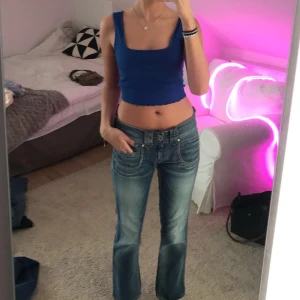Lågmidjade jeans från Pepe Jeans - Säljer dessa sjukt snygga lågmidjade jeans då de är lite för korta för mig. Jag är 177cm och har långa ben. Frakt tillkommer. Vill ni se fler bilder eller om ni har frågor e de bara o skriva❤️❤️