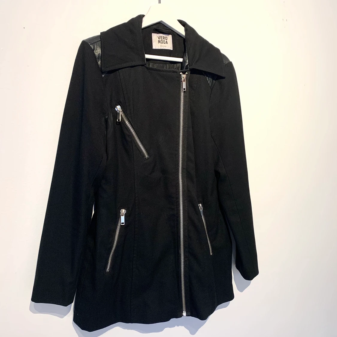 Svart kappa från Vero Moda/ stl: M/ fint skick  - 90