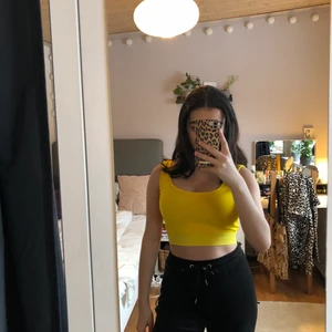 Gul topp från Stay S - Gul topp från Stay. Priset är inklusive frakt