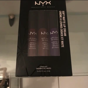 NYX paket smink helt ny - Helt ny paket. Har för mycket av smink men dem är jätte fina. 😁👌🏼