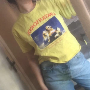 vintage tshirt - cool tisha, står varken märke eller storlek. köpt utomlands, skulle säga strl s/m. möts i sthlm/solna🧡💛