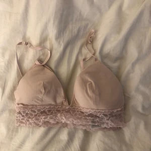 Rosa BH med spets - Skön BH ifrån H&m Storlek Small passar 70-75 b/c FRAKT DISKUTERAS