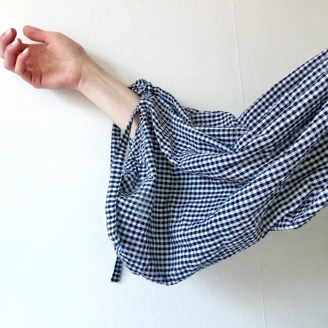 Rutig blus med ballongärm från Boohoo - 90