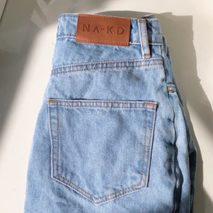 Kjol - Blå jeanskjol som tyvärr aldrig kommit till användning för mig, alltså helt nyskick💞 Bra i längden! Kolla gärna mina andra annonser 