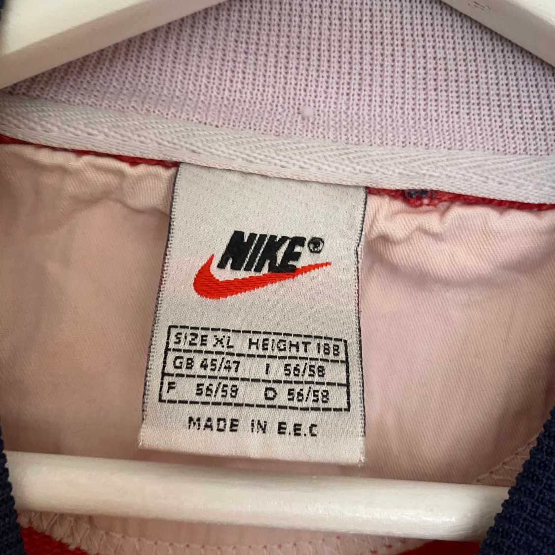 ÄKTA VINTAGE NIKE TRÖJA I RÖD OCH BLÅTT SWOOSH - 90